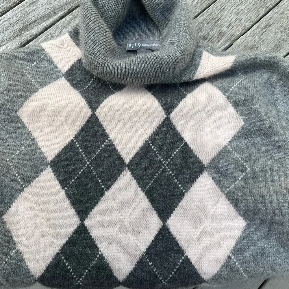 - Apt 9 Cashmere Sweater - Picture 5 of 6
